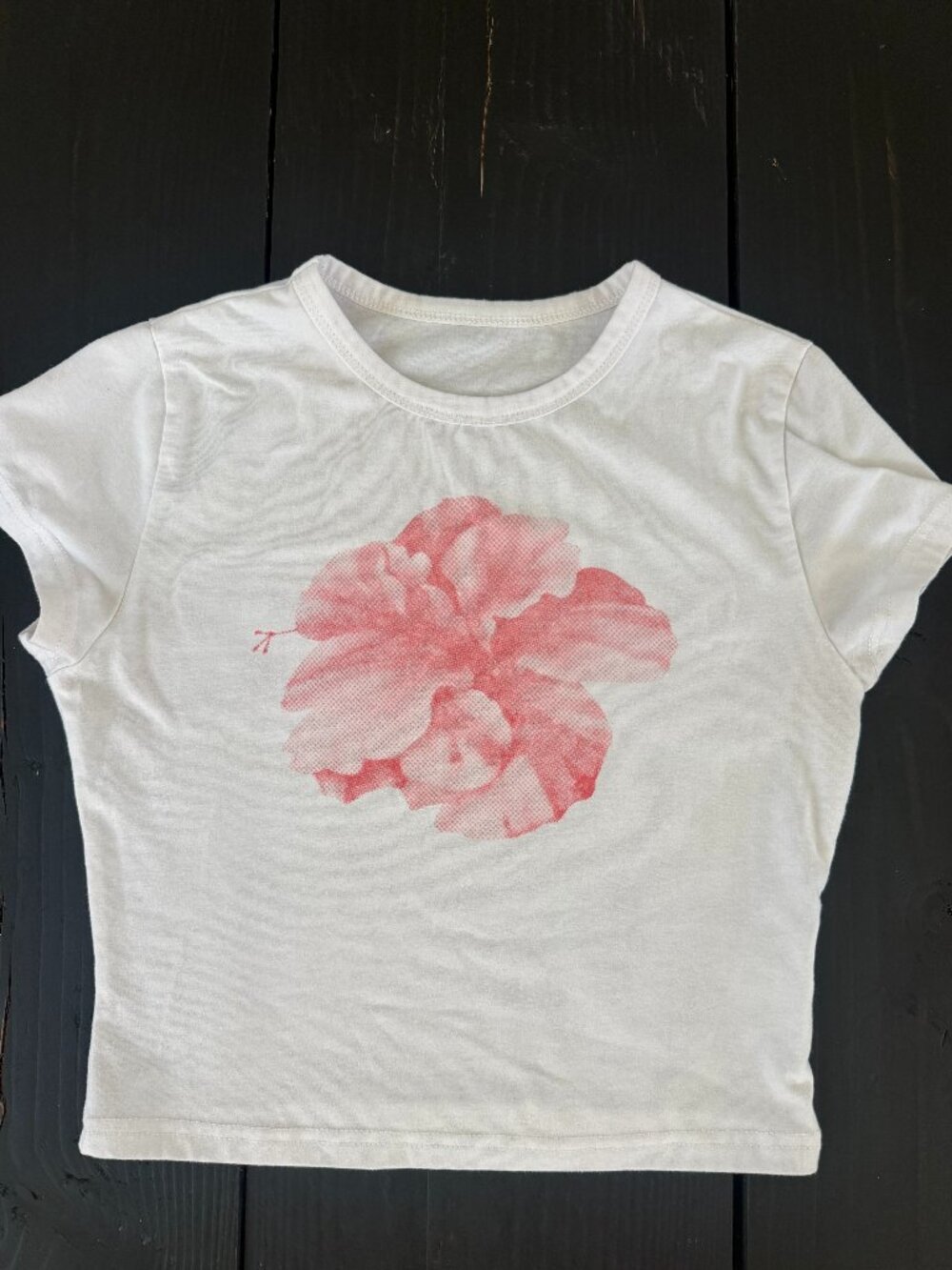 Amazon Basics - White Flower Baby Tee (S)